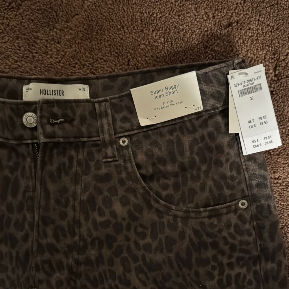 🐆NWT - Hollister Men’s Leopard Print Denim Super Baggy Jean Shorts🐆 - Picture 2 of 3